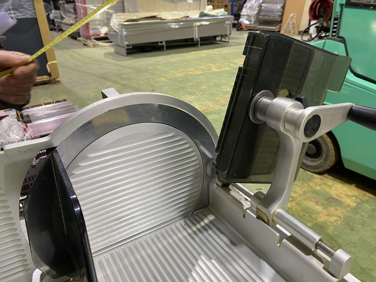 Bizerba VS 8 szeletelőgép – termékfotó hátulról