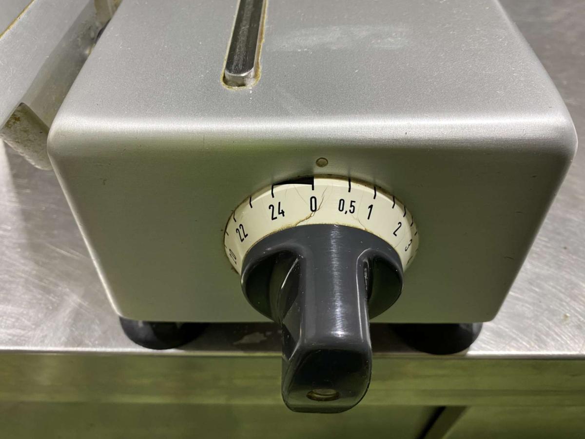 Bizerba VS 8 szeletelőgép – termékfotó bal oldalról