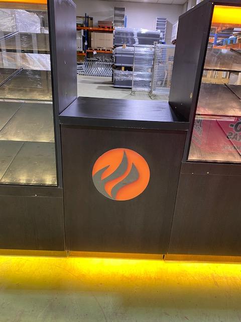 Finompékárus kiszolgálópult – termékfotó elölnézet