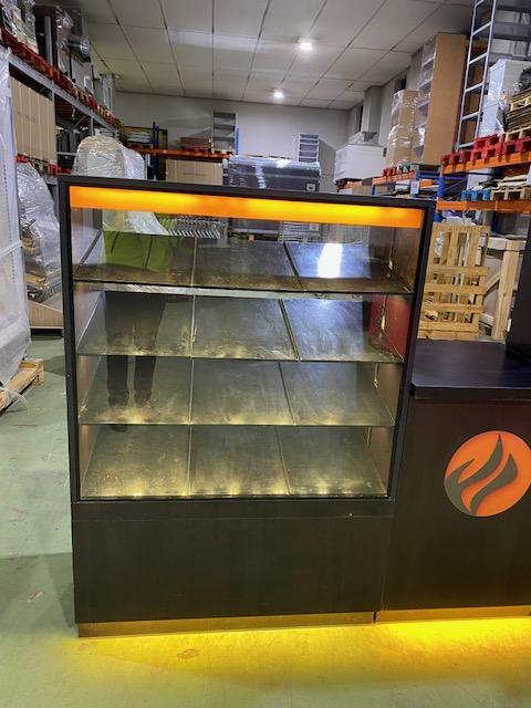 Finompékárus kiszolgálópult – termékfotó jobb oldalról