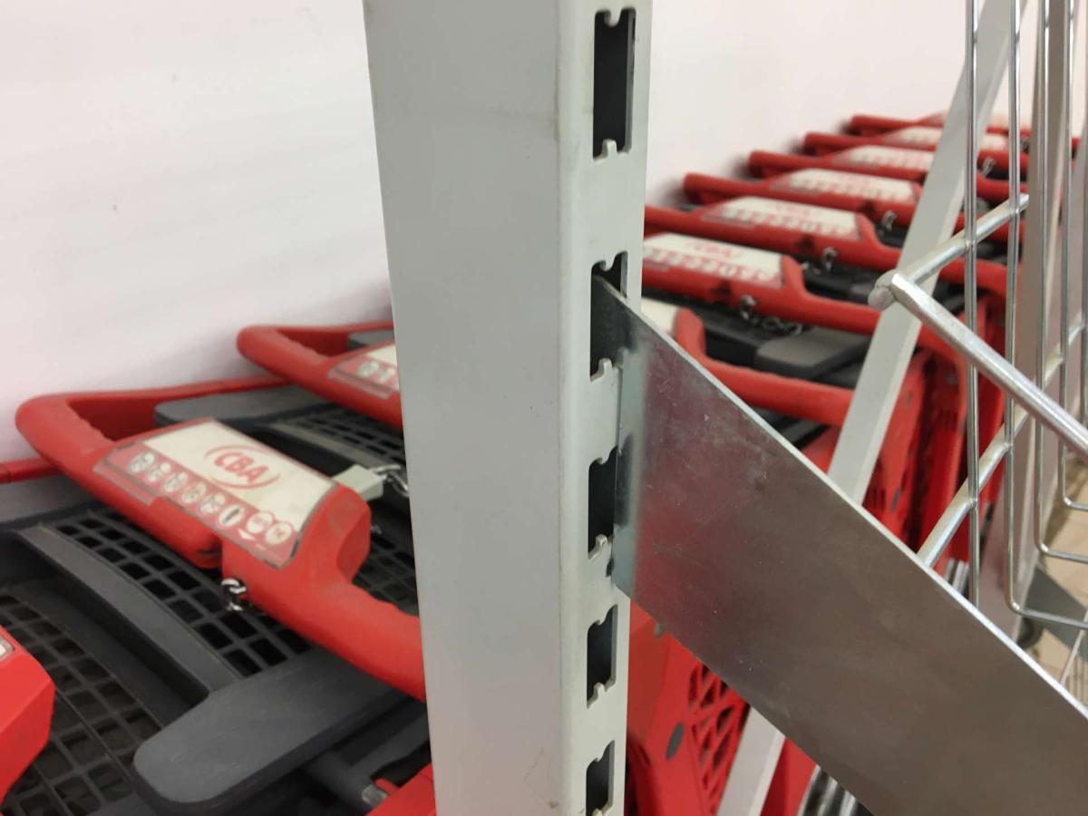 Újságos állvány 100*60*200 – termékfotó alulnézet