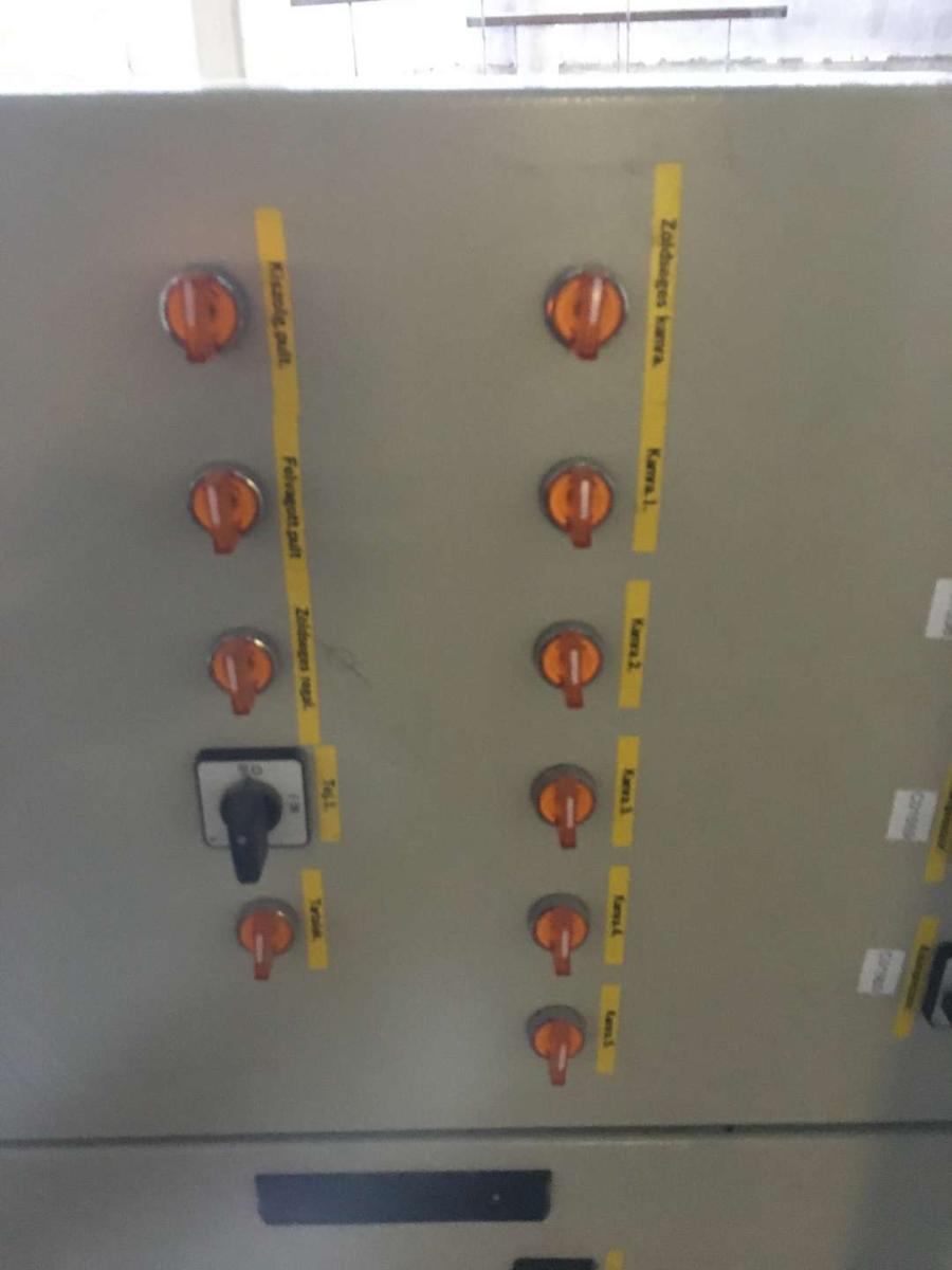 Vezérlőszekrény hűtés gépészet – termékfotó jobb oldalról