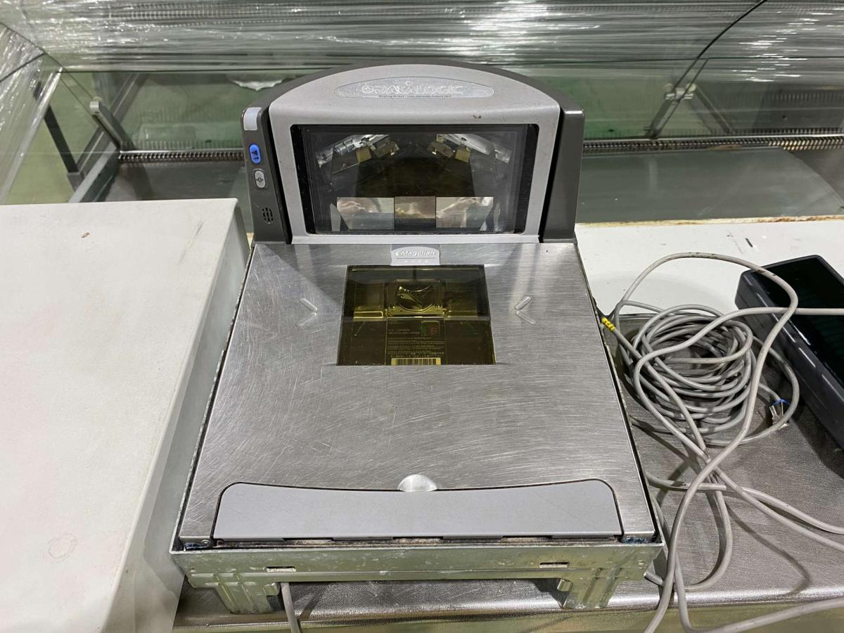 Magellán 8400 pultba építhető mérleg - szkenner – termékfotó elölnézet