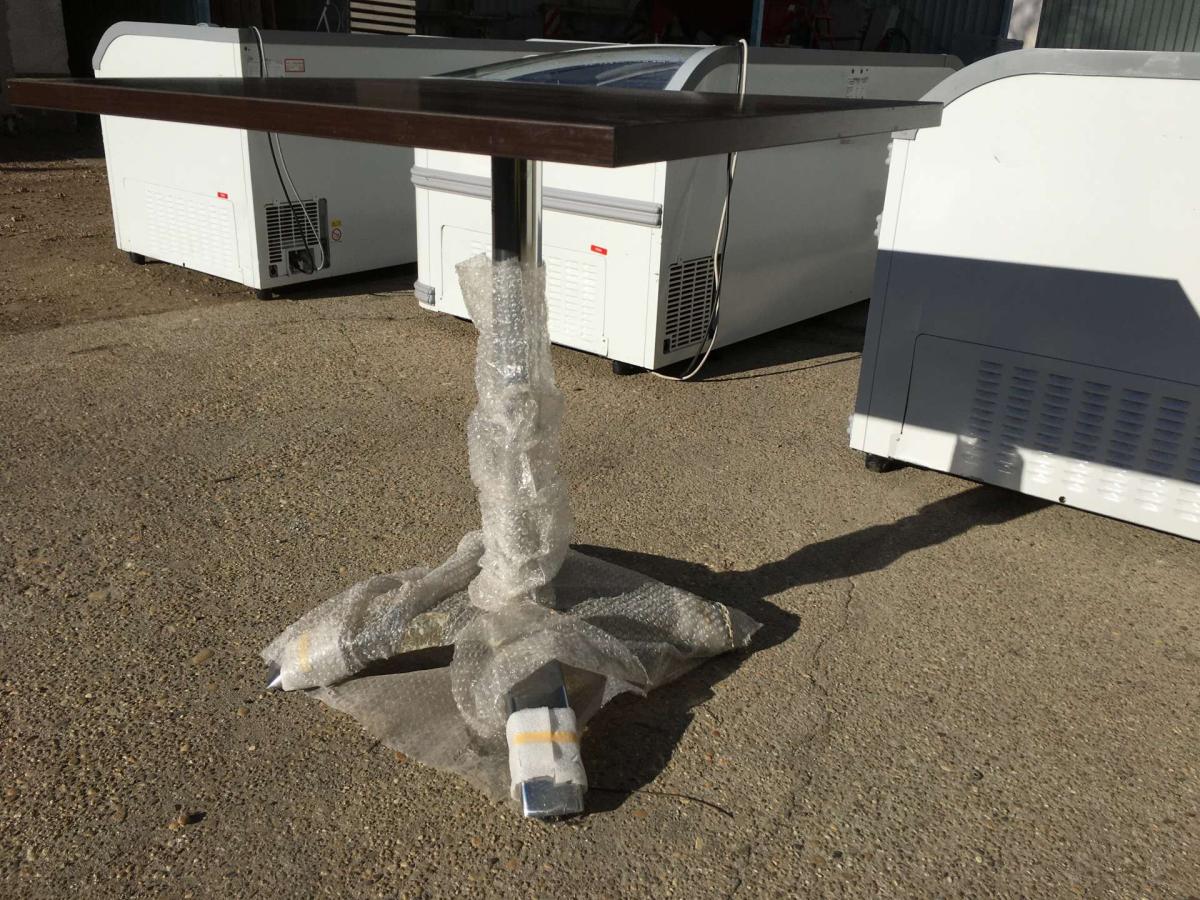 Új asztallap és központi láb – termékfotó elölnézet