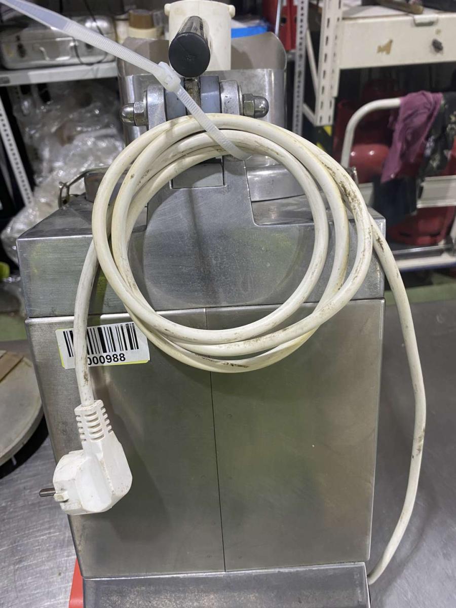 Zöldségaprító 6 darab tárcsával "ITAL" – termékfotó használat közben