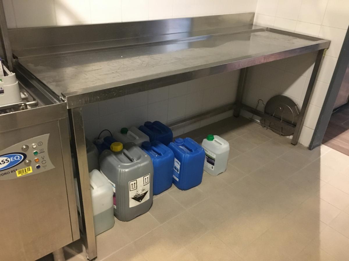 Rozsdamentes asztal kifutóasztal mosogatógéphez 200*70*85 – termékfotó jobb oldalról